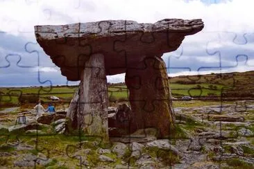 Il monumento di pietra di Poulnabrone, il foro dei dolori, Irlanda