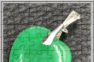 Pendentif argent et Jade jigsaw puzzle