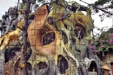 Crazy Tree House Hotel in Vietnam 2