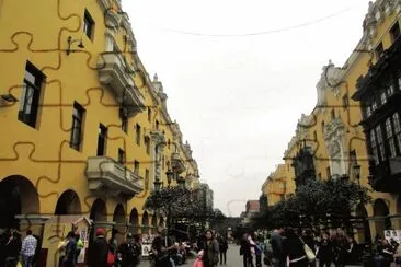 Calle peatonal en centro histÃ³rico de Lima, PerÃº. jigsaw puzzle