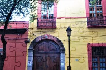 Casa antigua en CoyoacÃ¡n, Ciudad de MÃ©xico. jigsaw puzzle