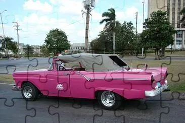 פאזל של Cuba - Vieille voiture rose fushia