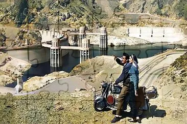 Hoover Dam impresses a young Swiss couple making t