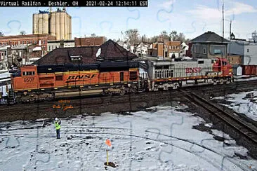 BNSF-780 leading BNSF-8507 at De